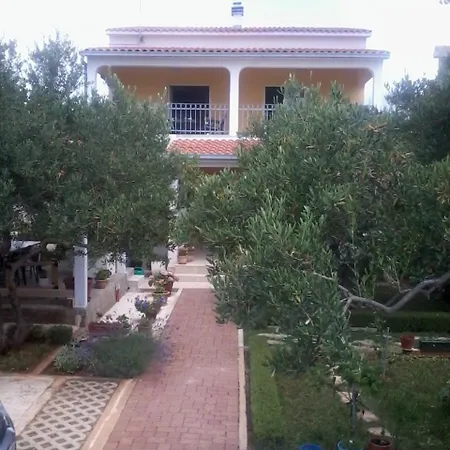 In With Terrace, Wifi, Washing Machine, Dishwasher Apartment Razanj